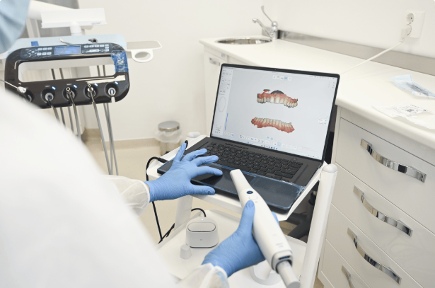 Tehnologie modernă și laborator<br />
dentar propriu