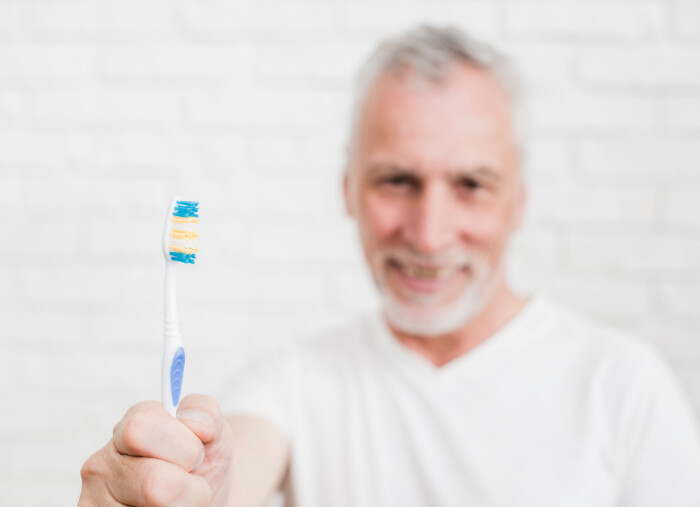 Igiena corectă după o intervenție cu implant dentar