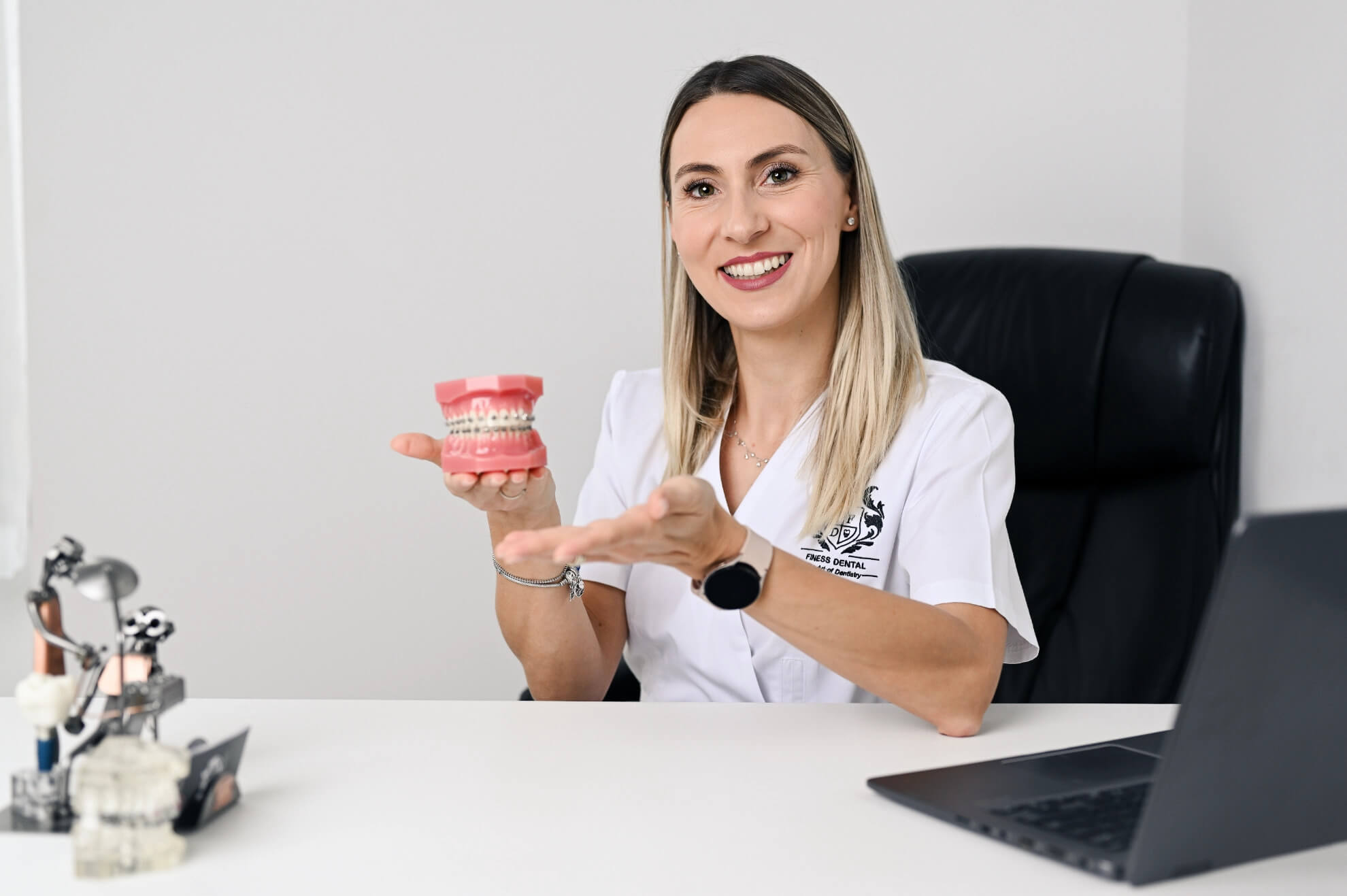 Dinți ficși pe implanturi dentare